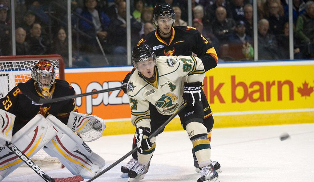 How to Play in Front of Goal When the Puck Is at the Point Pure Hockey