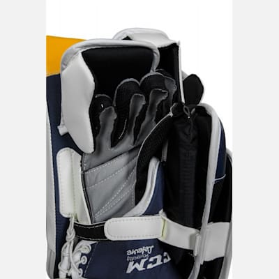  (CCM Extreme Flex Pro Goalie Blocker - Intermediate)
