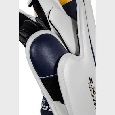 (CCM Extreme Flex Pro Goalie Blocker - Intermediate)