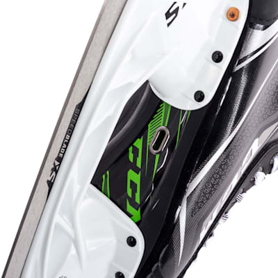  (CCM Ribcor 76K Ice Hockey Skate - Junior)