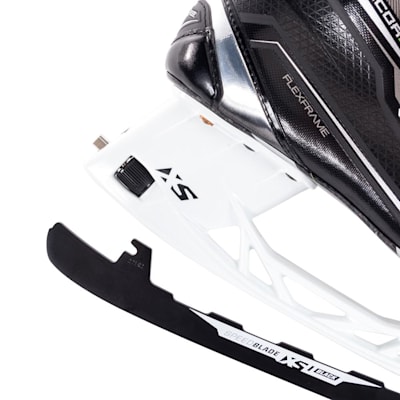  (CCM Ribcor 80K Ice Hockey Skate - Junior)
