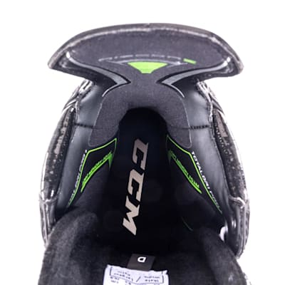  (CCM Ribcor 80K Ice Hockey Skate - Junior)