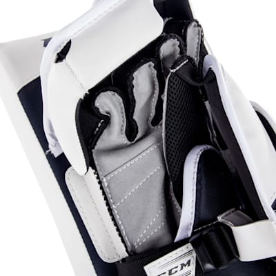  (CCM Extreme Flex 4.5 Goalie Blocker - Junior)