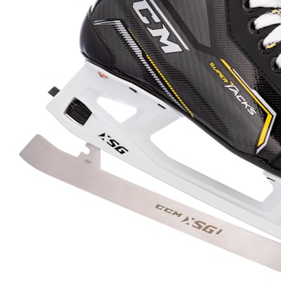  (CCM Super Tacks 9370 Ice Hockey Goalie Skates - Junior)