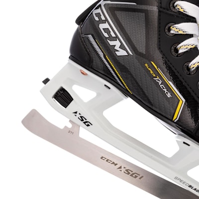  (CCM Tacks 9370 Youth Ice Hockey Goalie Skates - Youth)