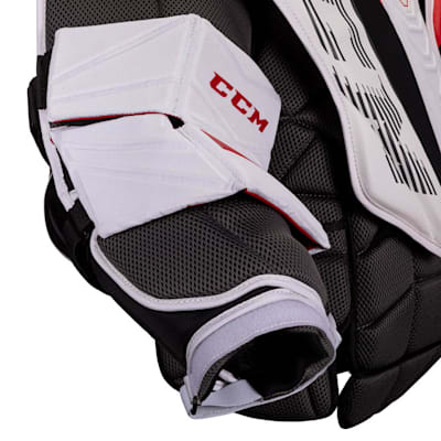  (CCM Extreme Flex E5.9 Goalie Chest Protector - Intermediate)