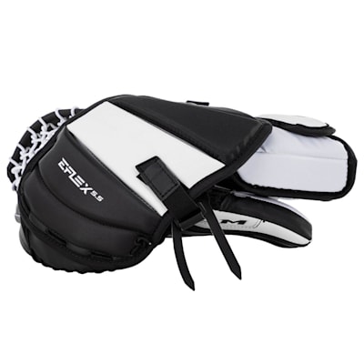  (CCM Extreme Flex E5.5 Goalie Glove - Junior)