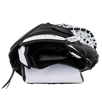  (CCM Extreme Flex E5.5 Goalie Glove - Junior)