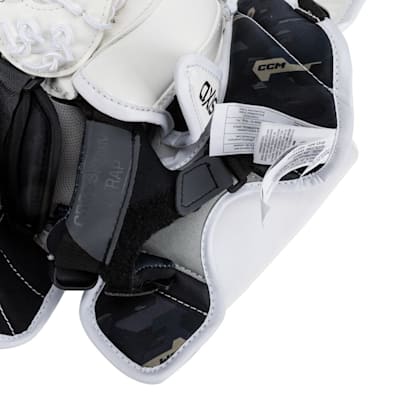  (CCM Axis A2.5 Goalie Glove - Junior)