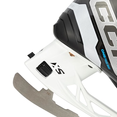  (CCM JetSpeed FT680 Ice Hockey Skates - Junior)