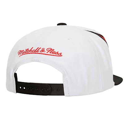  (Mitchell & Ness Waverunner Snapback Hat - Chicago Blackhawks - Adult)