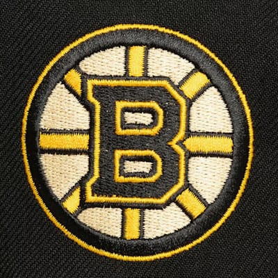  (Mitchell & Ness Cream Script Snapback Hat - Boston Bruins - Adult)