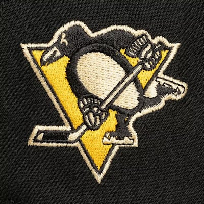  (Mitchell & Ness Cream Script Snapback Hat - Pittsburgh Penguins - Adult)