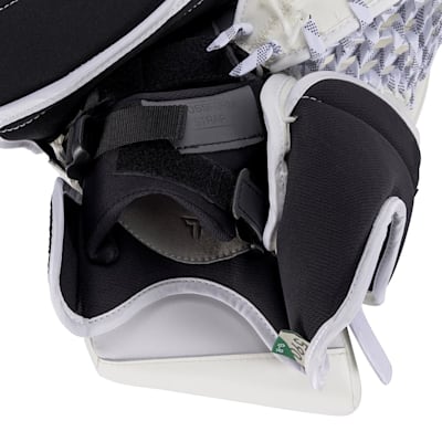  (CCM Tacks Goalie Catch Glove - Intermediate)