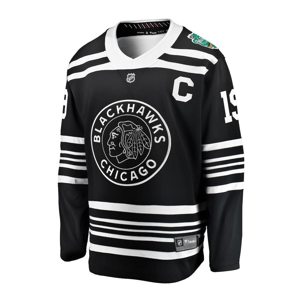 jonathan toews winter classic jersey